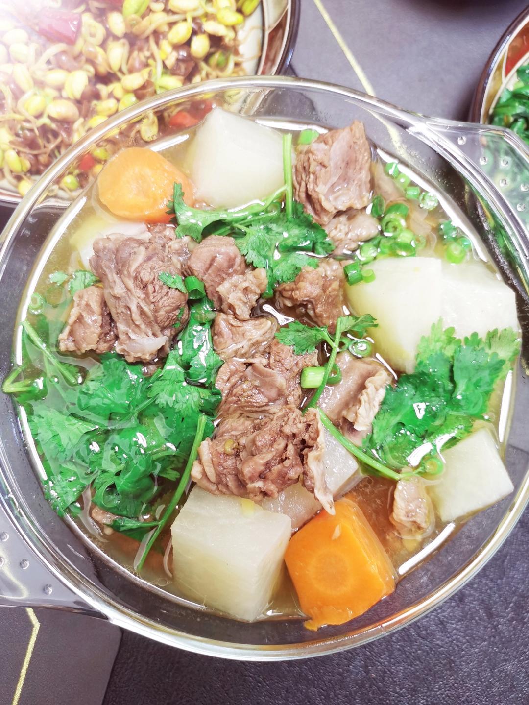 牛肉炖萝卜