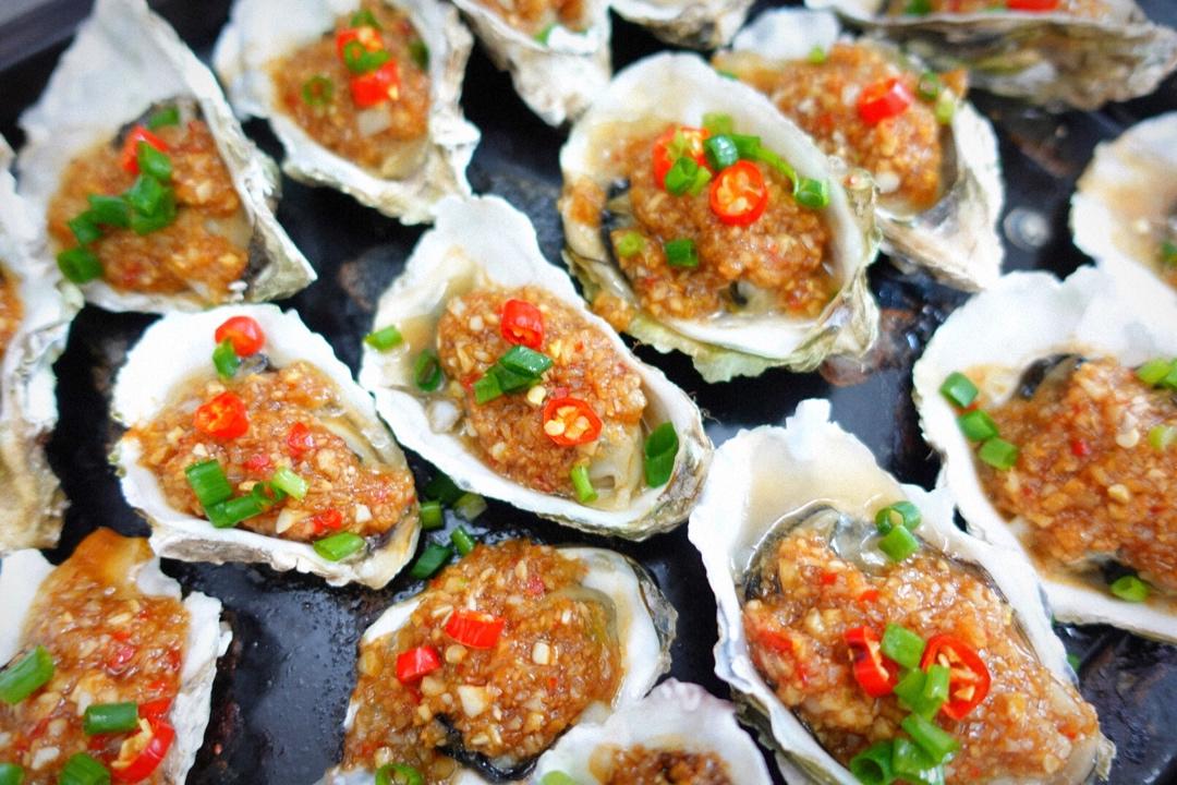 恩慧美少女壮士做的烤生蚝