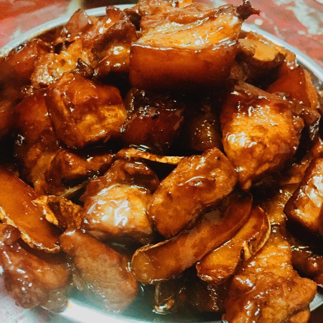 吃着碗里望着锅里的红烧肉