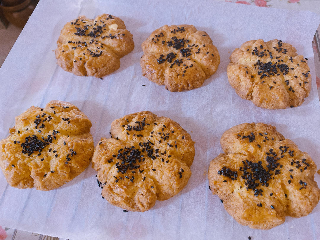 轻轻一按就碎掉的原味桃酥（不输猪油版）