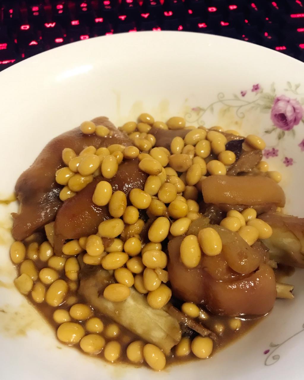 黄豆焖猪手
