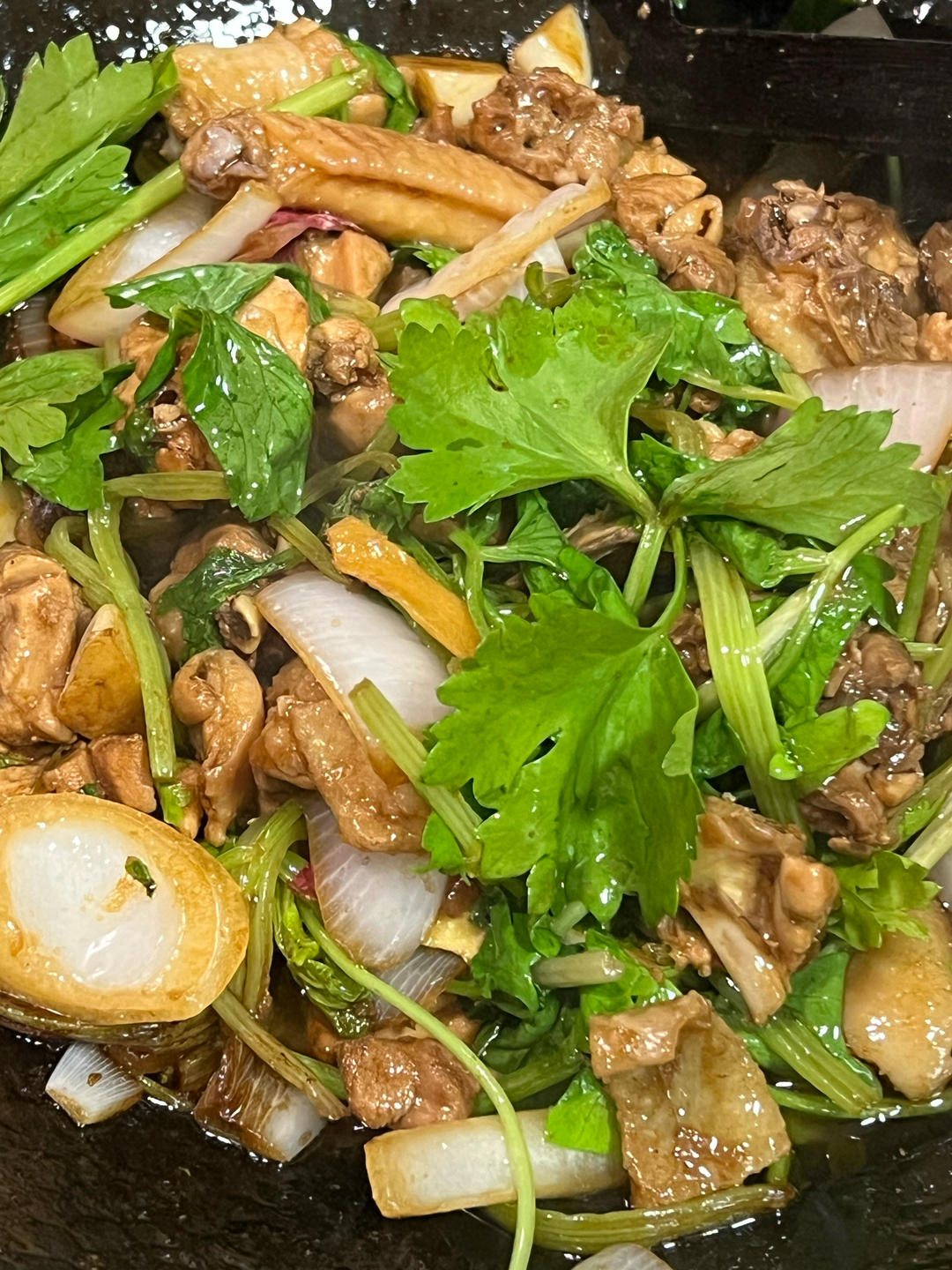 一鸡两吃的广东鸡煲