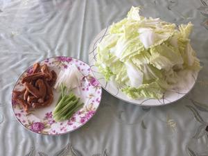 脂渣炒大白菜的做法 步骤1