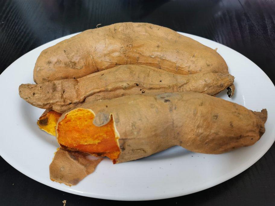【健康三餐】简单好吃的微波炉烤红薯