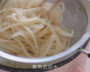 爱心午餐 花式意面的做法 步骤2