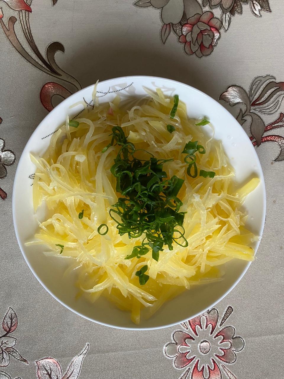 秘制酸甜升级版炝拌土豆丝