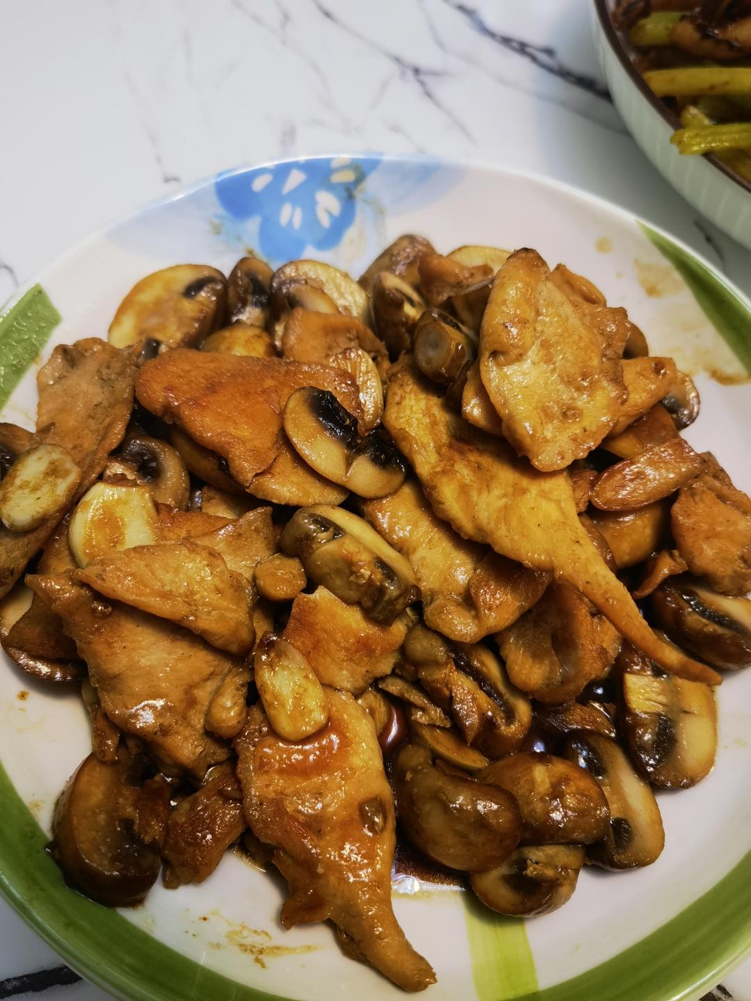 嫩滑不柴❗️爆好吃的黑椒口蘑炒鸡胸肉～绝了