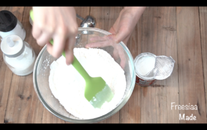 【视频】3分钟 奶油司康Scone(可能是世界上最快手的司康) 消耗淡奶油～的做法 步骤2