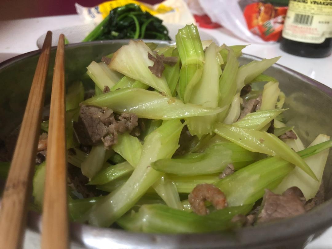 芹菜炒肉