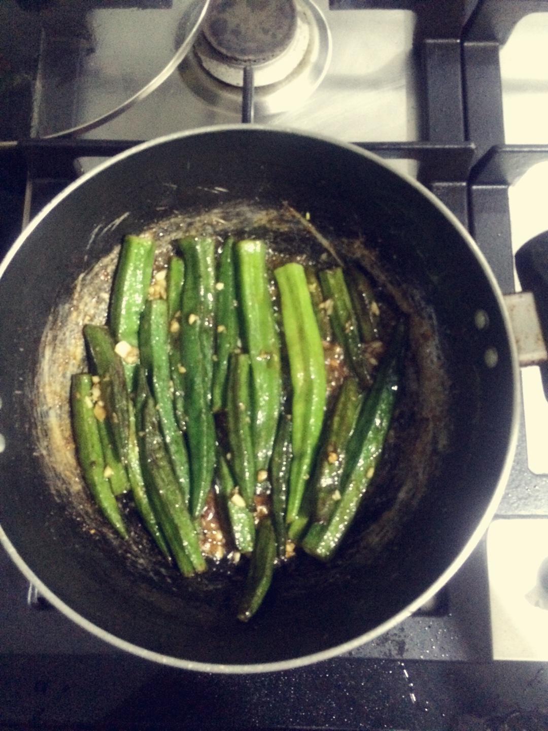 虎皮秋葵的做法