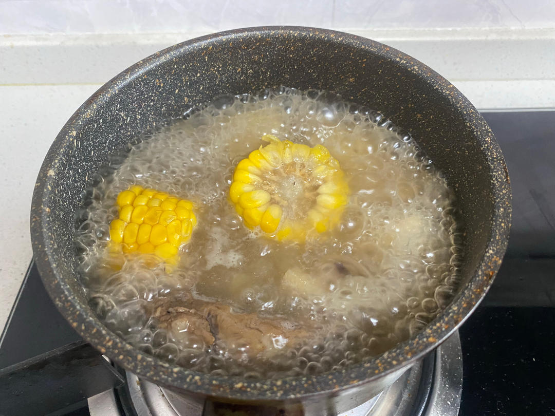 舔碗的排骨山药玉米汤