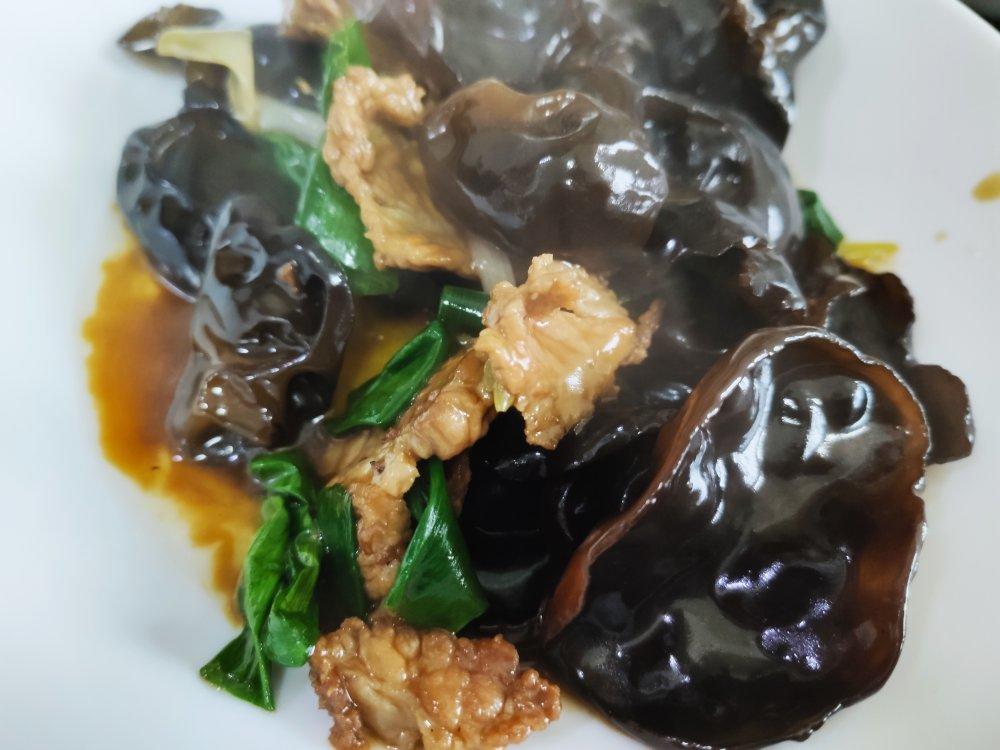 葱烧木耳炒肉