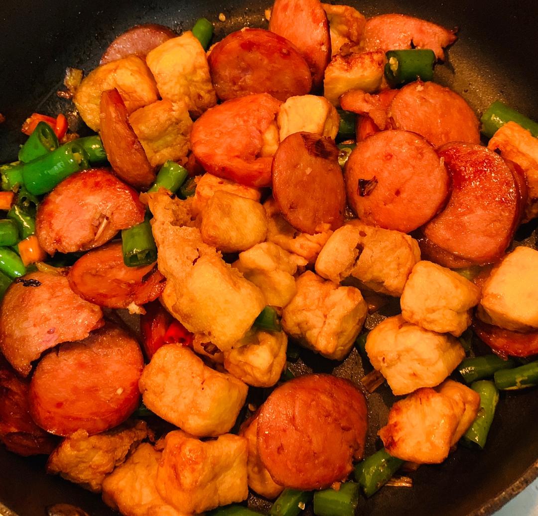 香肠炒油豆腐