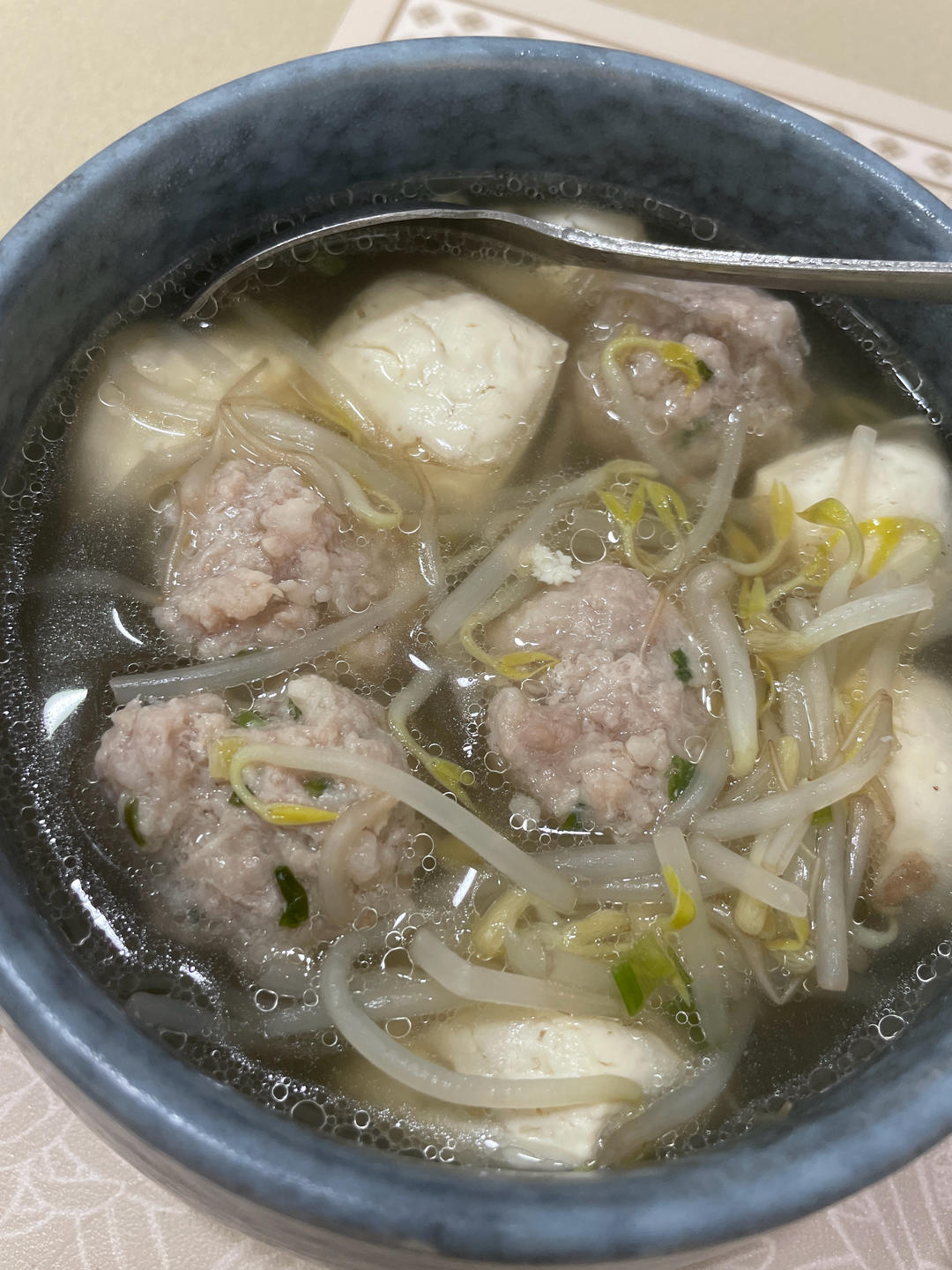 豆芽丸子汤