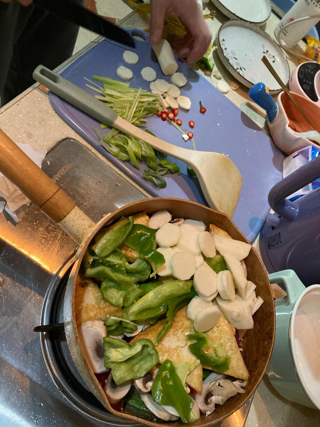 鲜菇豆腐煲