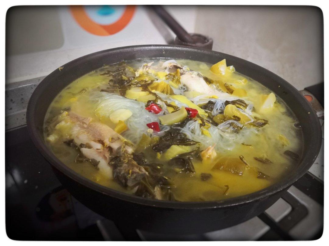 厨师长教你：“酸菜黄骨鱼”的正宗做法，一道营养丰富的家常菜