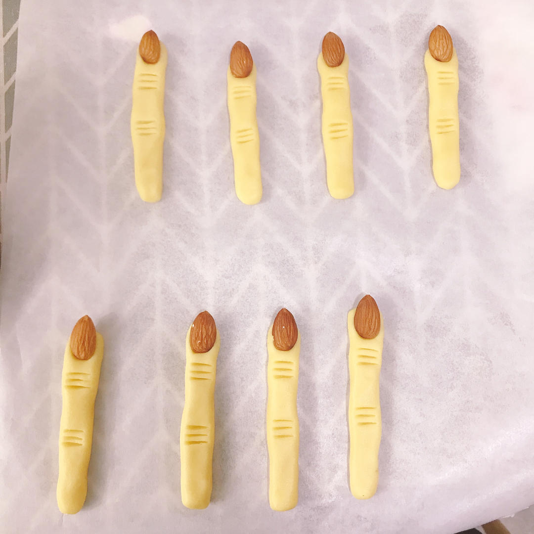 万圣节搞怪必备——惊悚女巫手指饼干