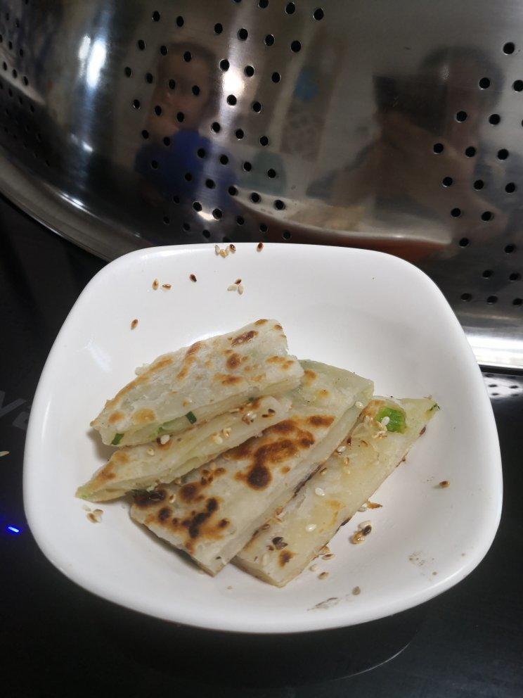 葱油饼这样烙 柔软多层 凉了也不硬 柔软又有劲道 附细节视频详解
