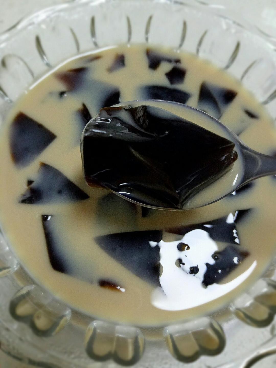 嗨娟子做的奶茶仙草冻