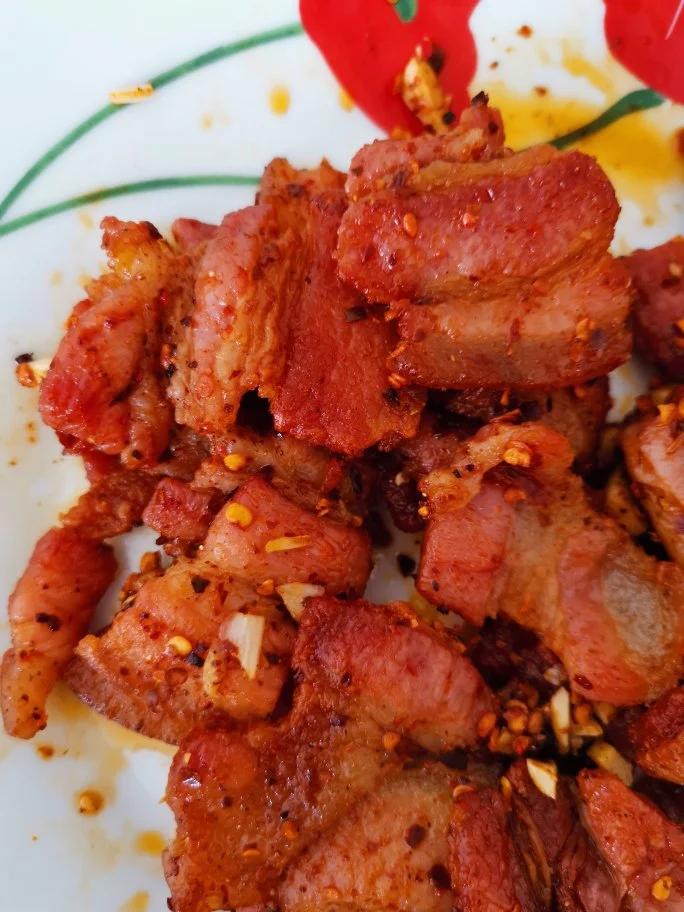 “椒盐五花肉” 一口炒锅就能吃到烧烤