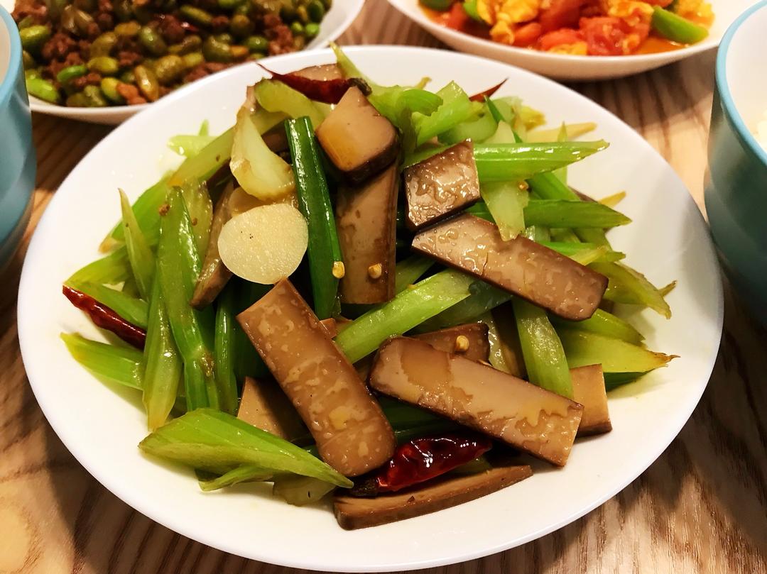 芹菜炒香干