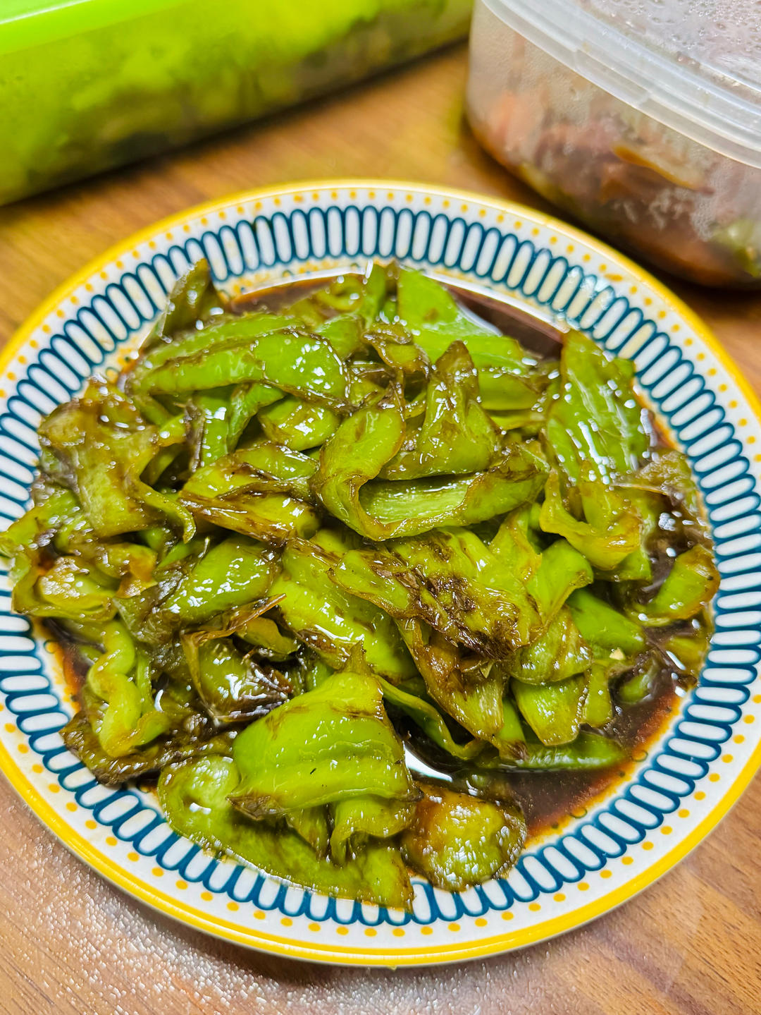 百吃不厌的糖醋虎皮青椒，有丰富的维C、膳食纤维，多吃益善