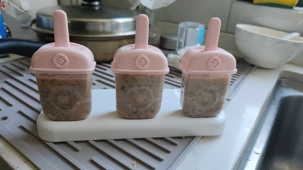 自制奶香绿豆棒冰（清凉夏日的必备品）内附绿豆汤不会变成褐色的技巧