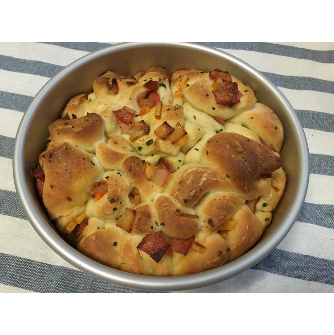 咸蛋黄培根葱香手撕包-香的没道理