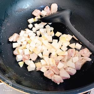 茭白青椒炒鸡胸肉  减脂好菜的做法 步骤6