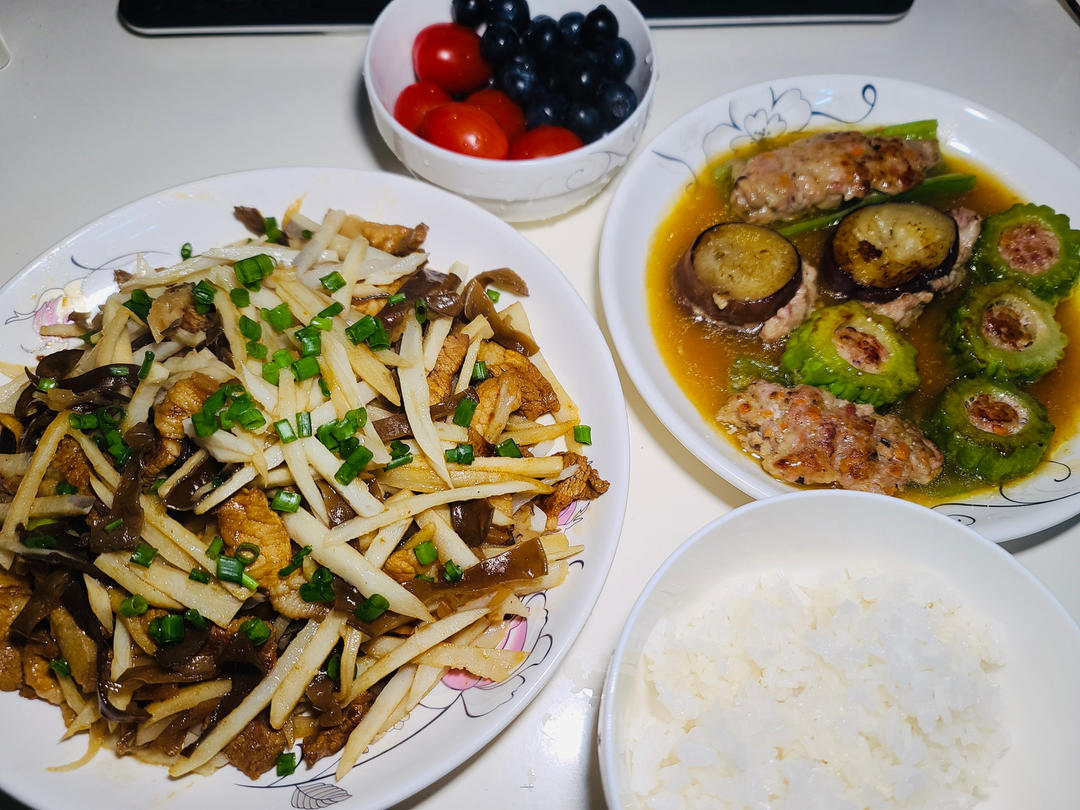 莲菜（莲藕）炒肉丝