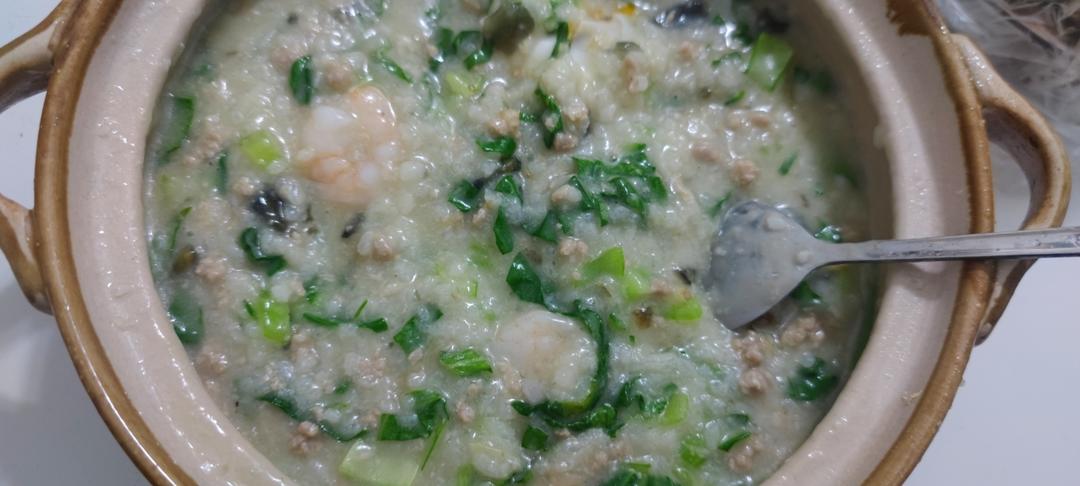 砂锅皮蛋瘦肉粥
