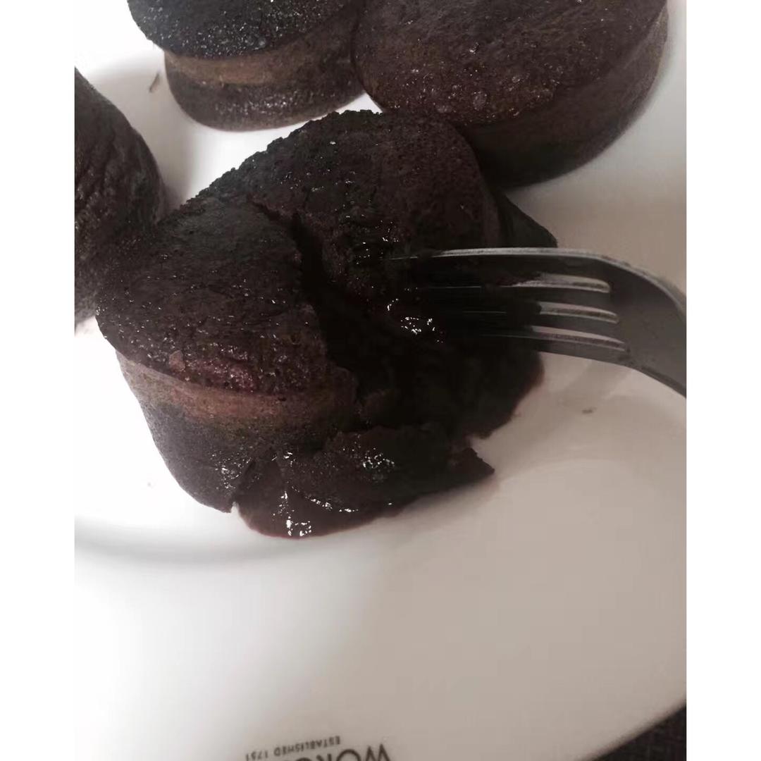 给妹子群的巧克力熔岩蛋糕