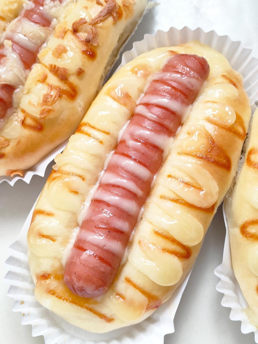 一个面团撑起一家店的台式面包—香肠面包