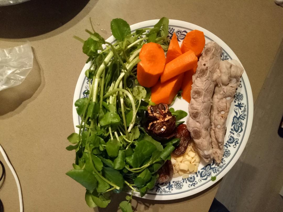 西洋菜罗汉果南北杏陈皮胡萝卜煲排骨的做法