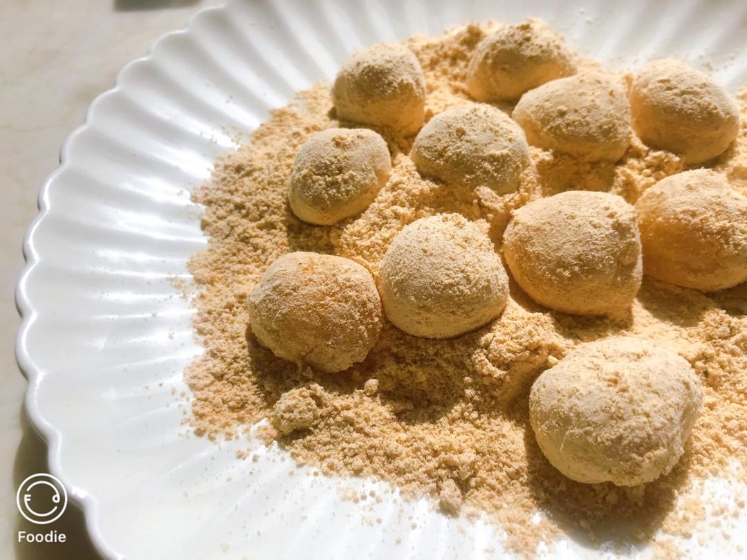 库1做的糍粑糯米糍黄豆粉粘糯米球附上黄豆粉的做法
