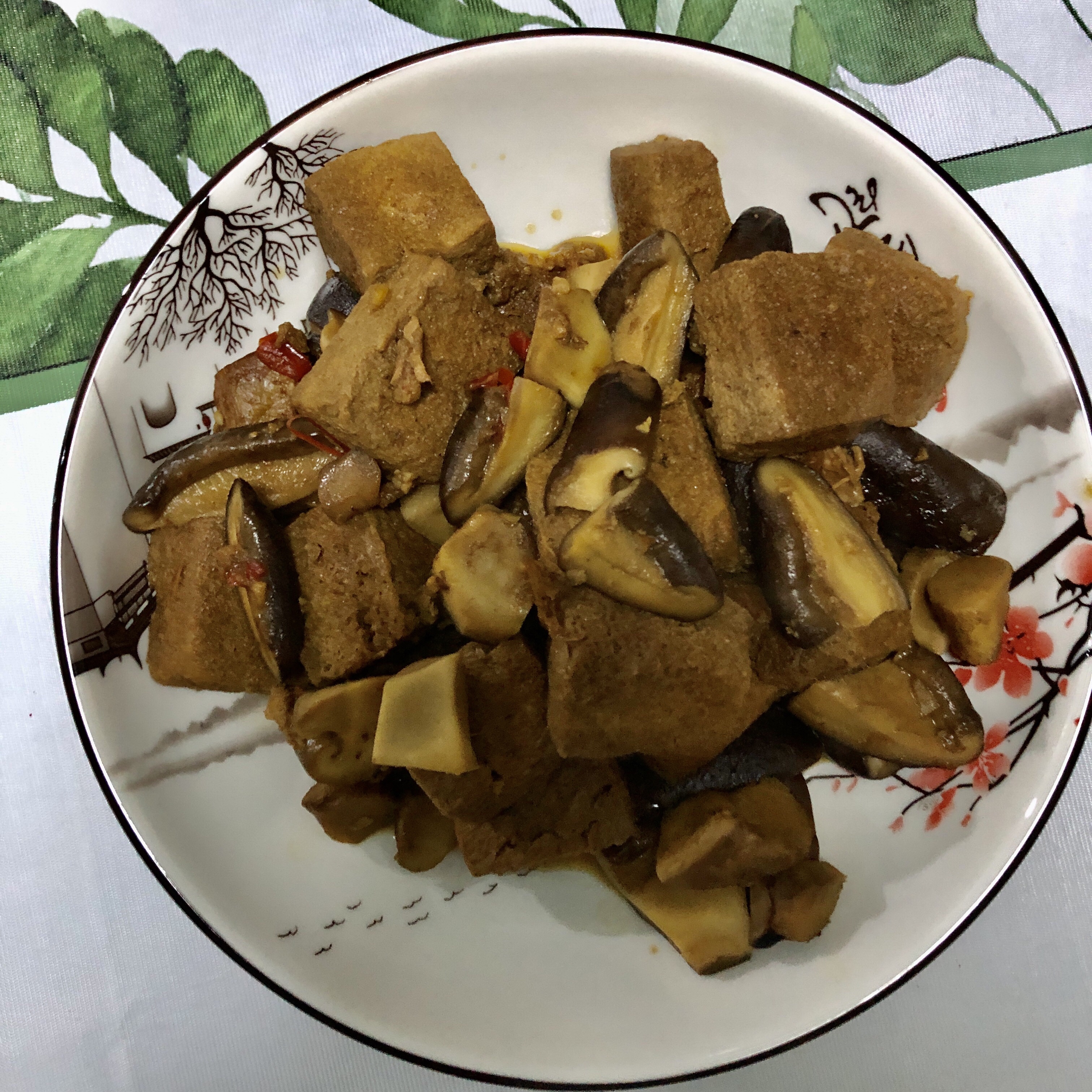 香菇炒冻豆腐的做法