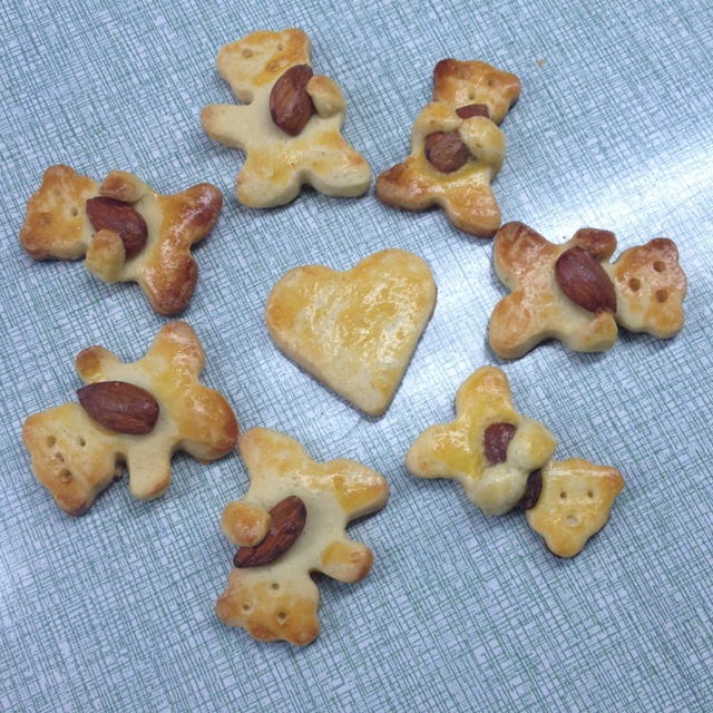 抱杏仁的小熊（造型饼干）