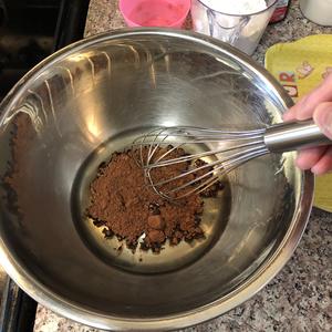 不易消泡的Nutella巧克力蛋糕（8寸生日蛋糕胚）的做法 步骤4