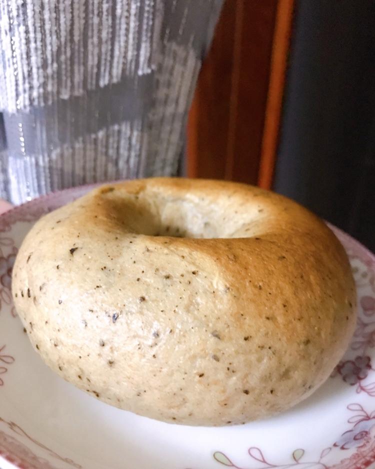 椰香奶酪夹心全麦橙皮贝果