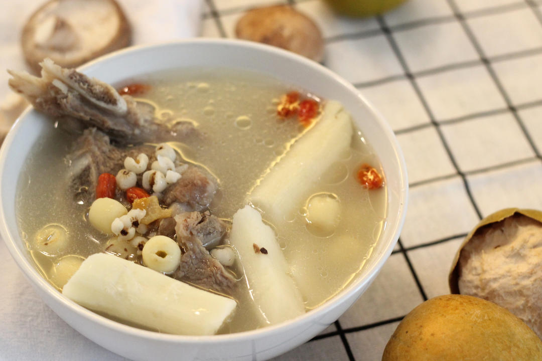 罗汉果淮山猪扇骨汤