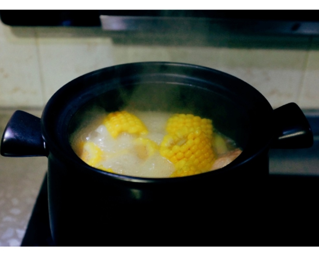 砂锅奥义-棒骨玉米萝卜汤的做法