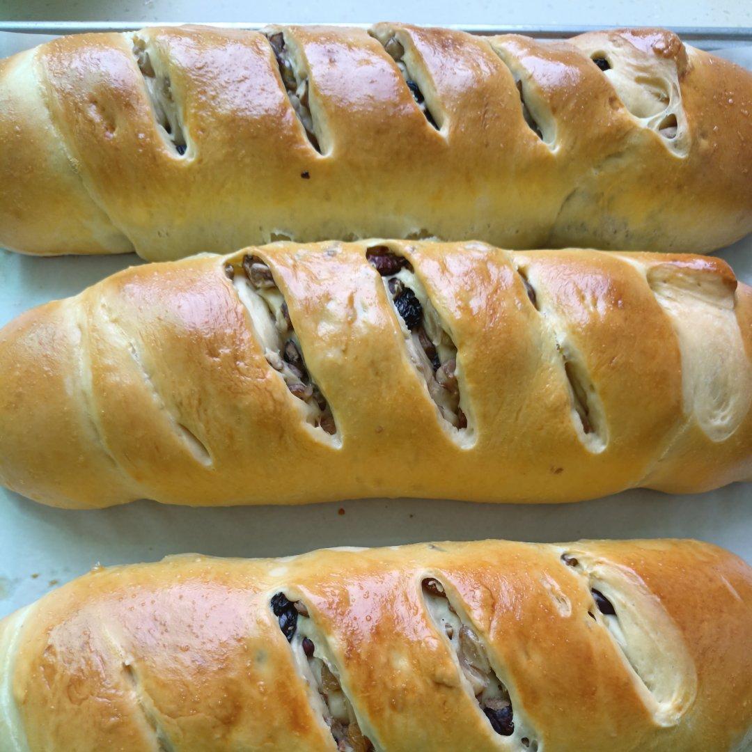 风靡代购店的新疆果仁大列巴