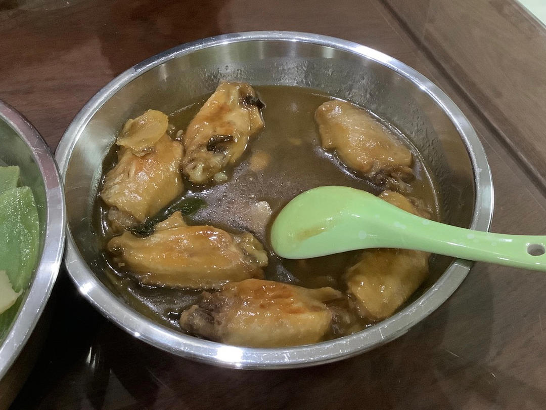 外婆教我的红烧鸡翅·连汤汁都狠好吃！！！