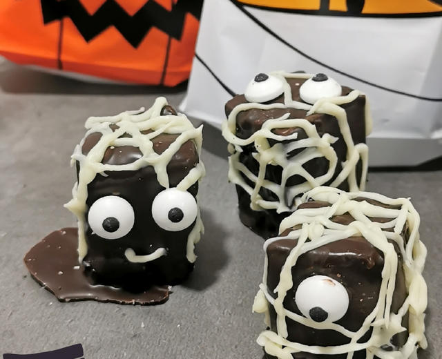 【暖暖焙家】111:万圣节脆皮雪花酥(海盐奥利奥雪花酥)的做法