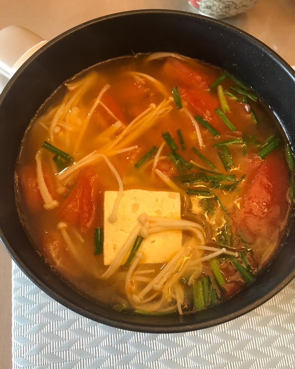 金针菇番茄豆腐汤