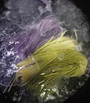 纯天然五彩果蔬面条