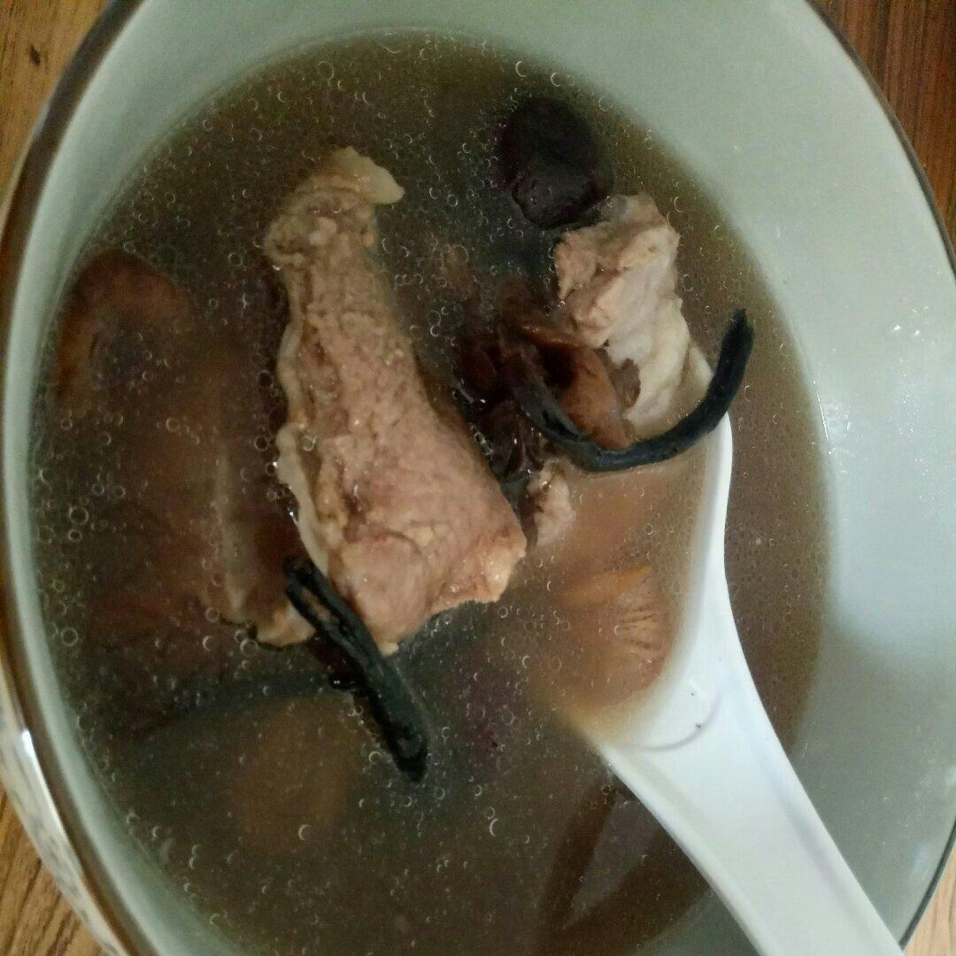 茶树菇排骨汤