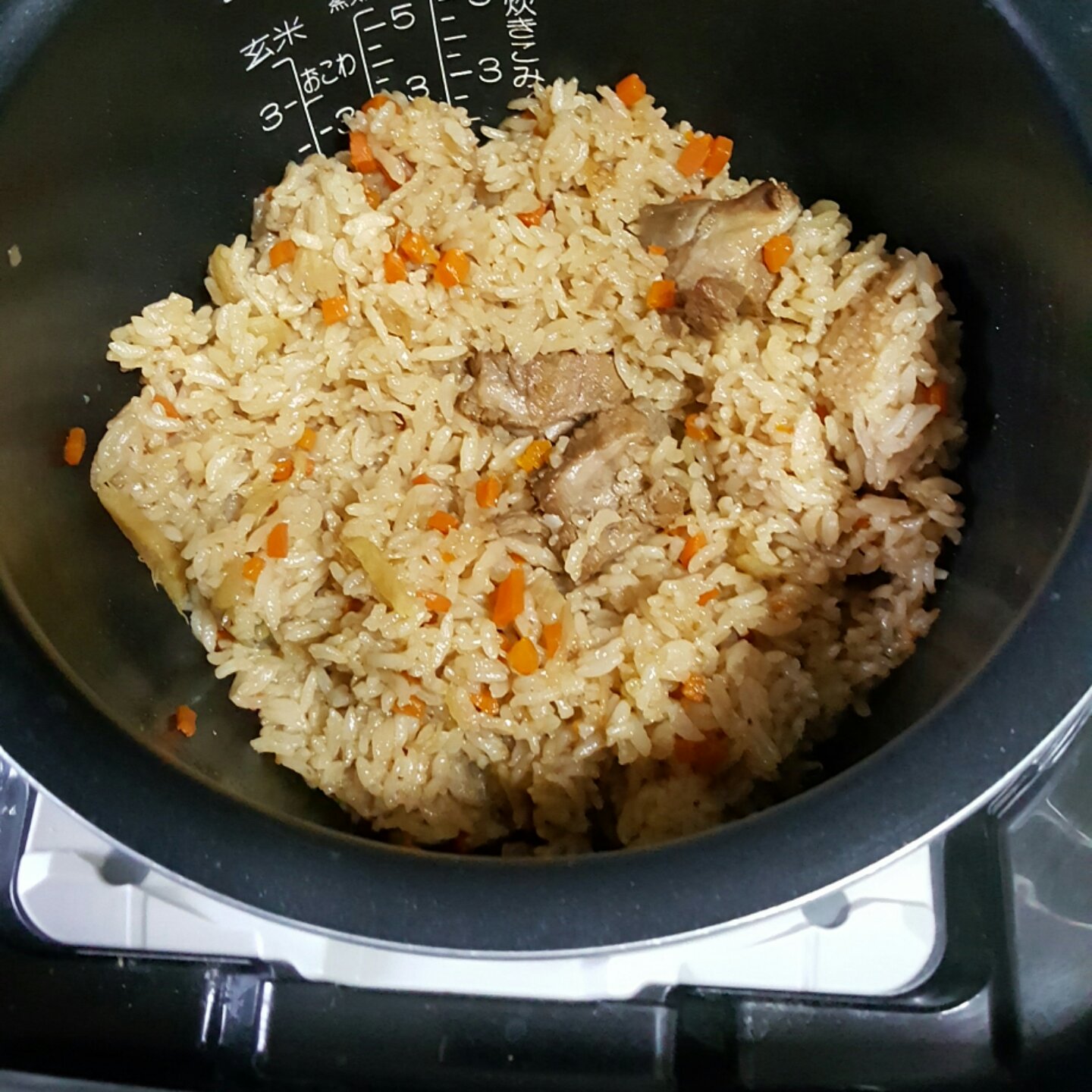 喷香排骨焖饭（爆好吃）