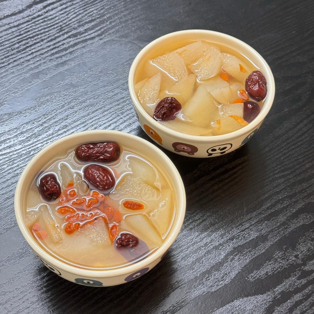冰糖雪梨汤（清热降火，润肺止咳）