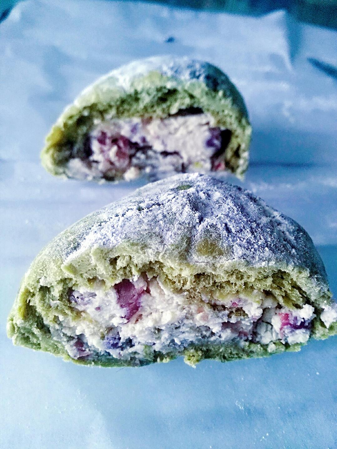 抹茶蜜彩豆奶酪包